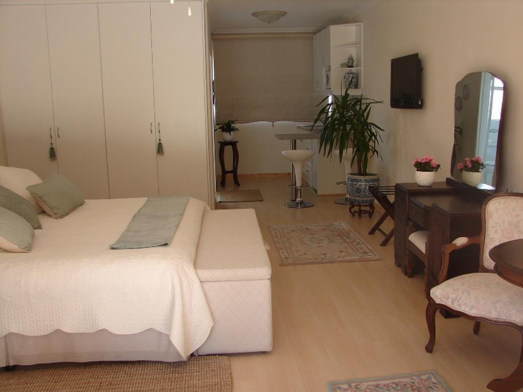 Majorca House Bed & Breakfast Somerset West Bilik gambar